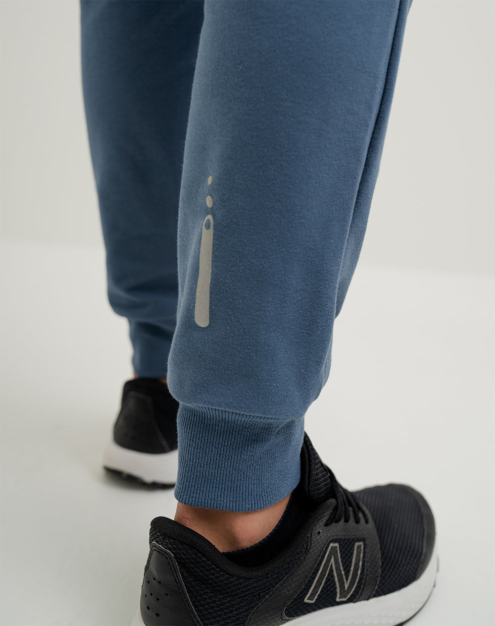 Jogger de algodón sostenible azul para hombre