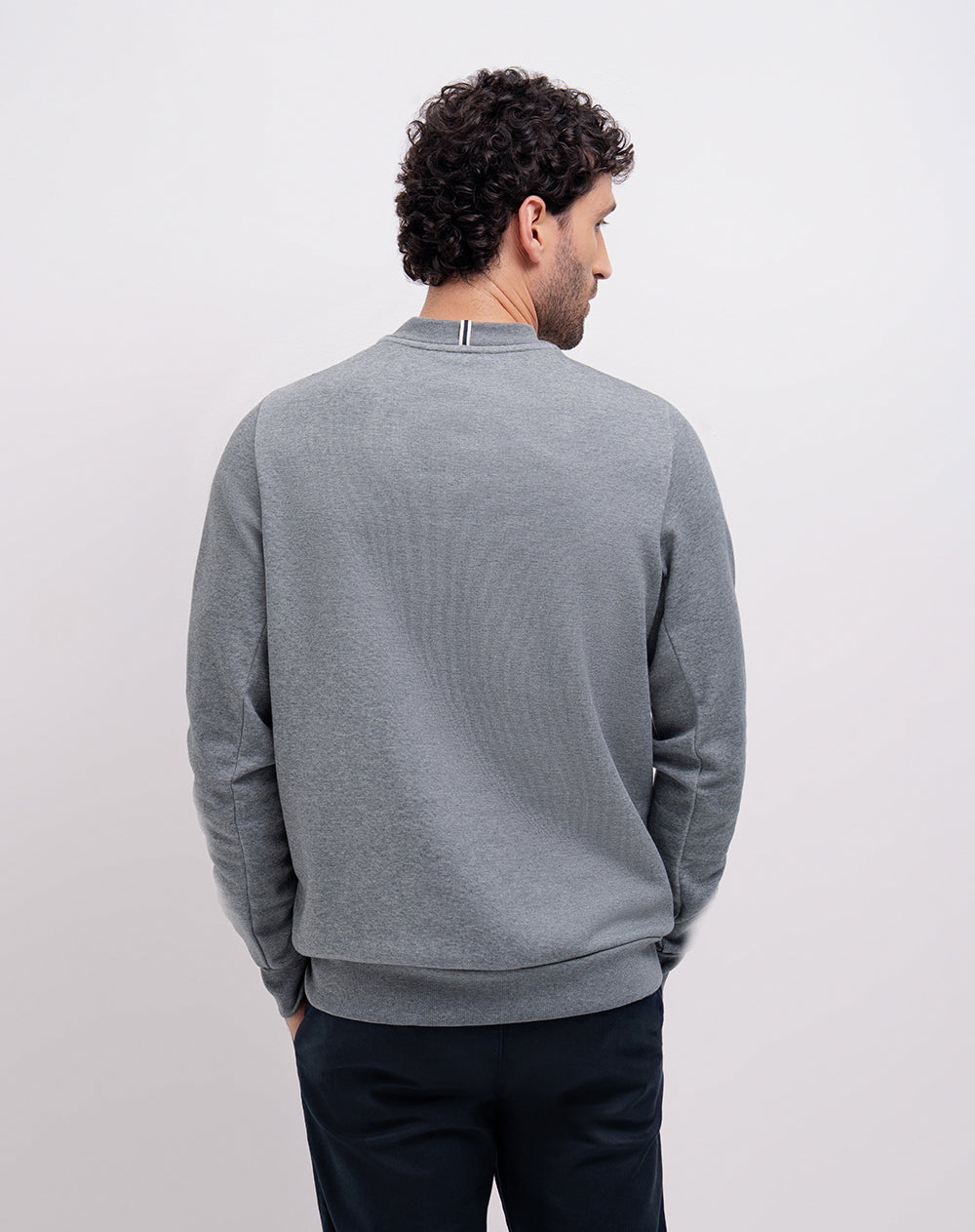 Buzo confort regular gris hombre