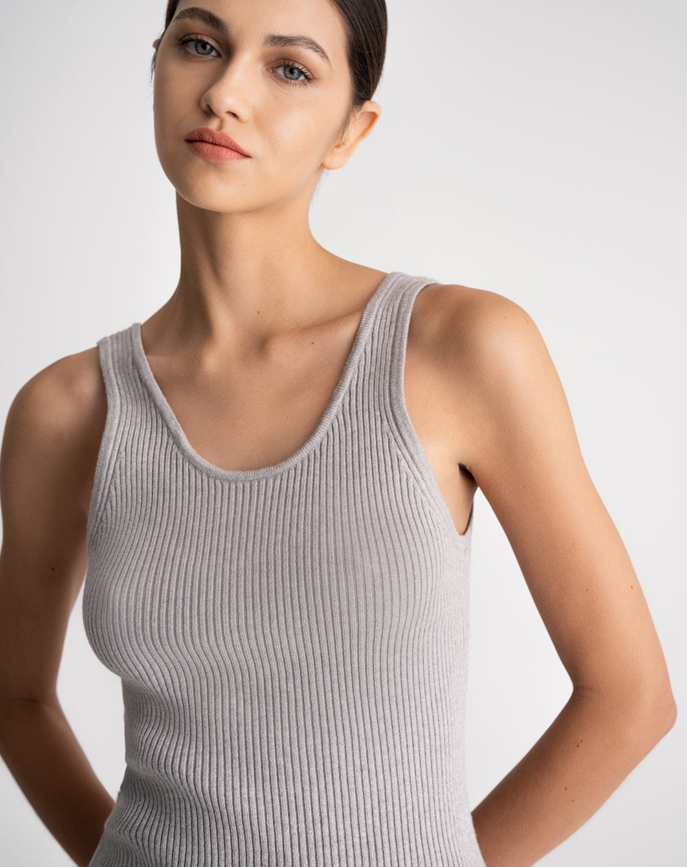 Camiseta esquelero ajustada tejido de punto gris mujer