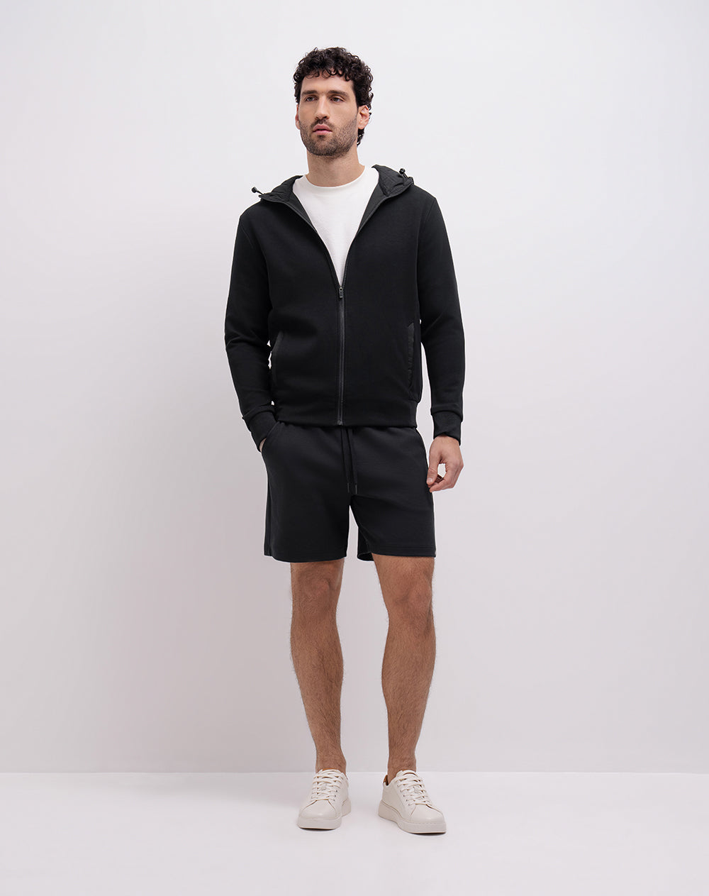 Buzo confort con capucha negra hombre