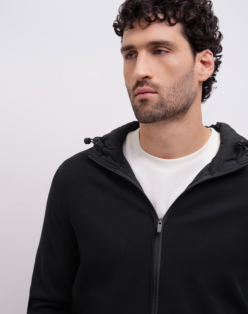 Buzo confort con capucha negra hombre