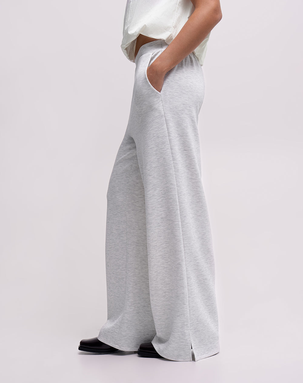 Pantalón confort tiro alto tacto suave gris mujer
