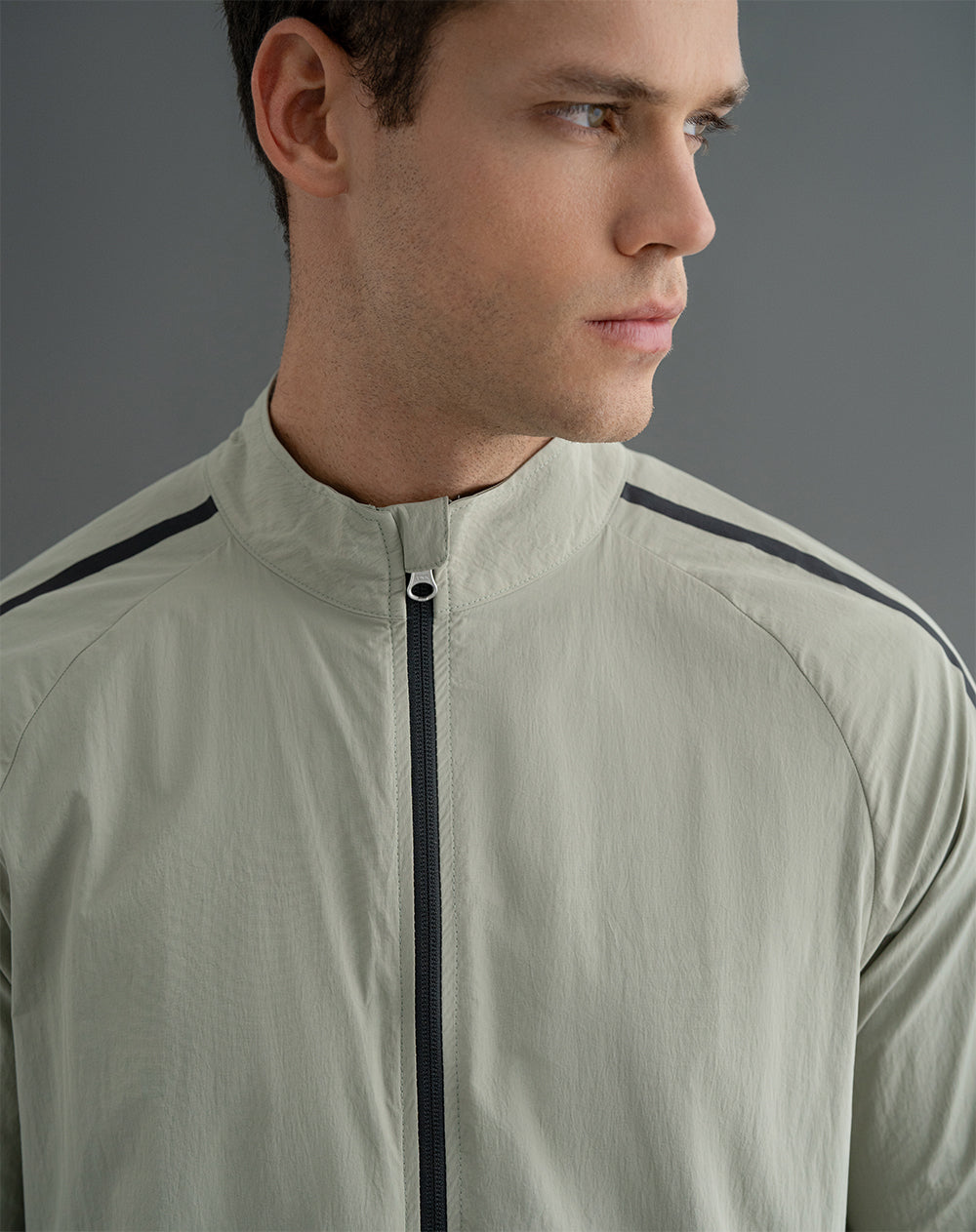 Chaqueta rompevientos sin capucha verde hombre