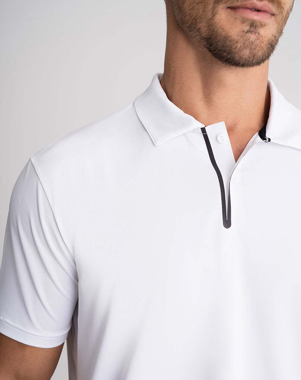 Polo deportiva hombre control humedad blanca