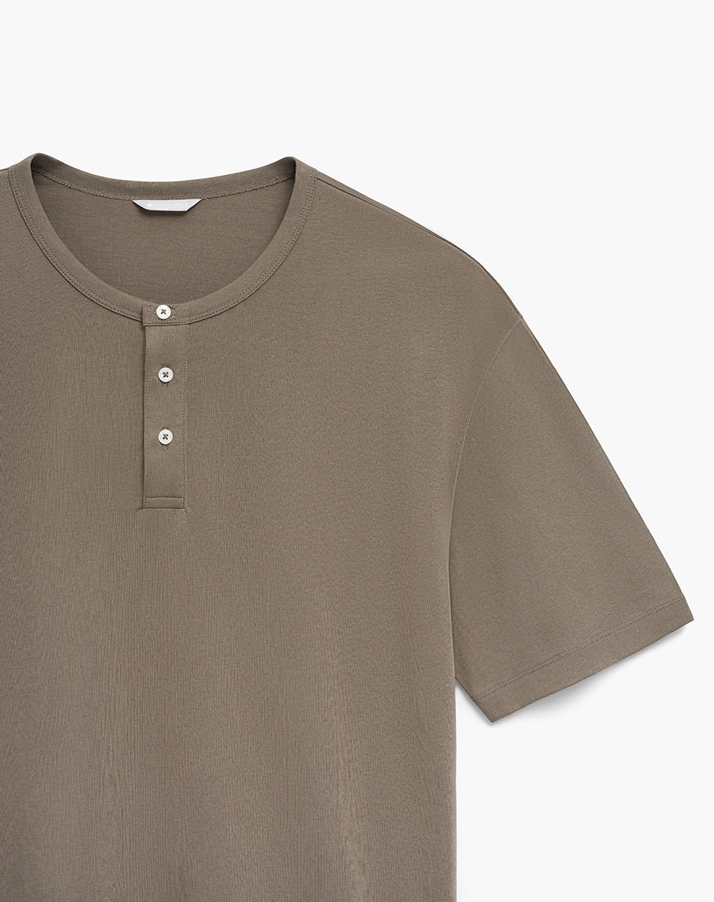 Camiseta regular fit manga corta café