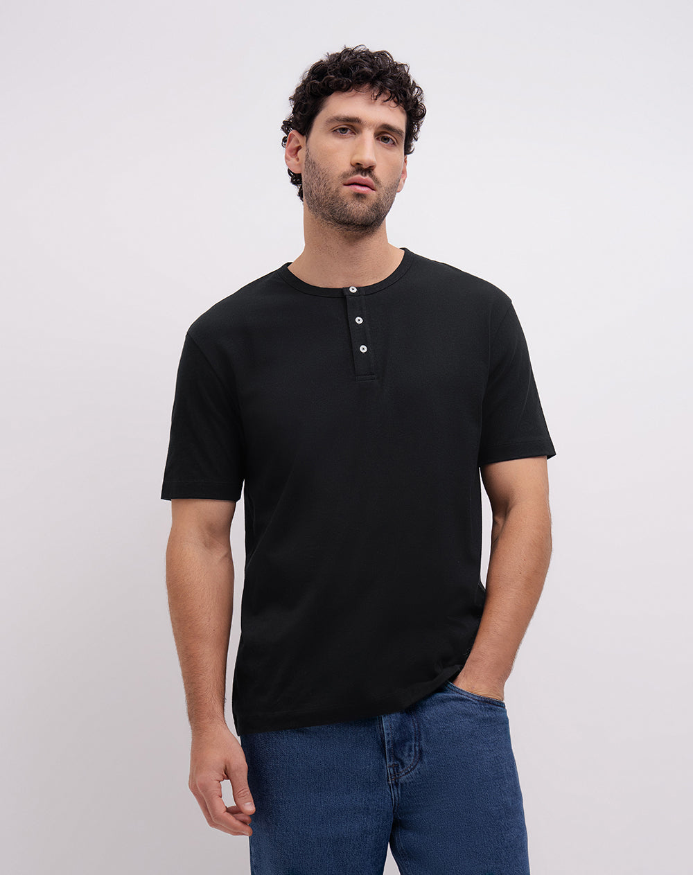 Camiseta regular manga corta negra hombre