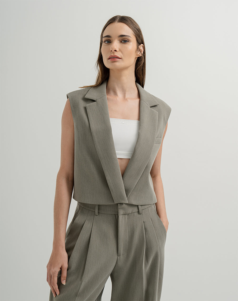 Chaleco crop regular fit sin capucha verde