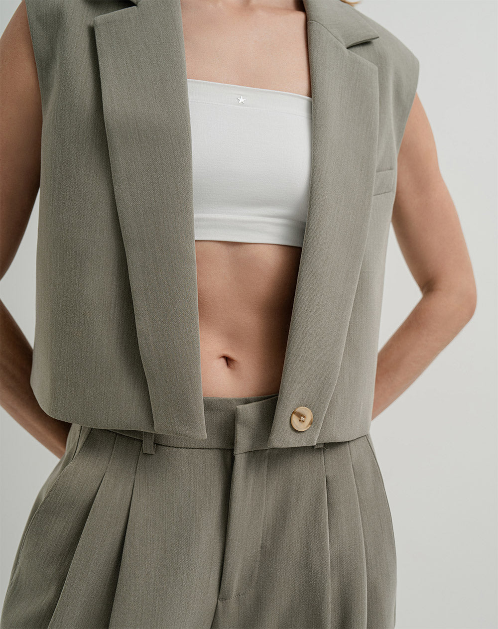 Chaleco crop regular fit sin capucha verde