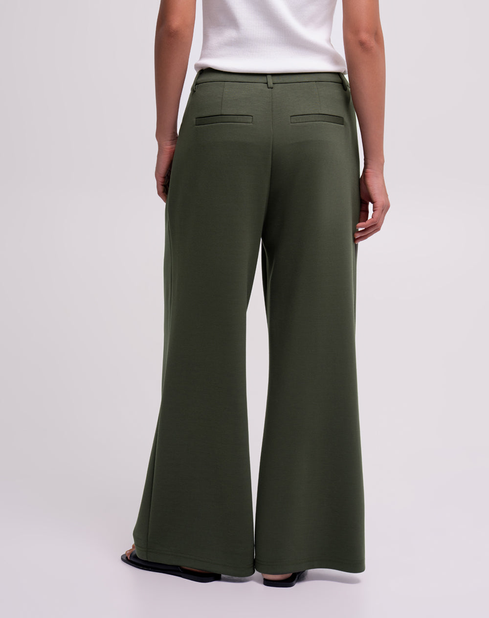 Pantalón relaxed fit tiro medio verde