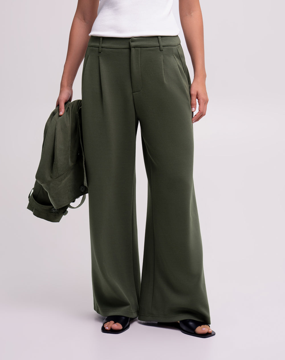 Pantalón relaxed fit tiro medio verde