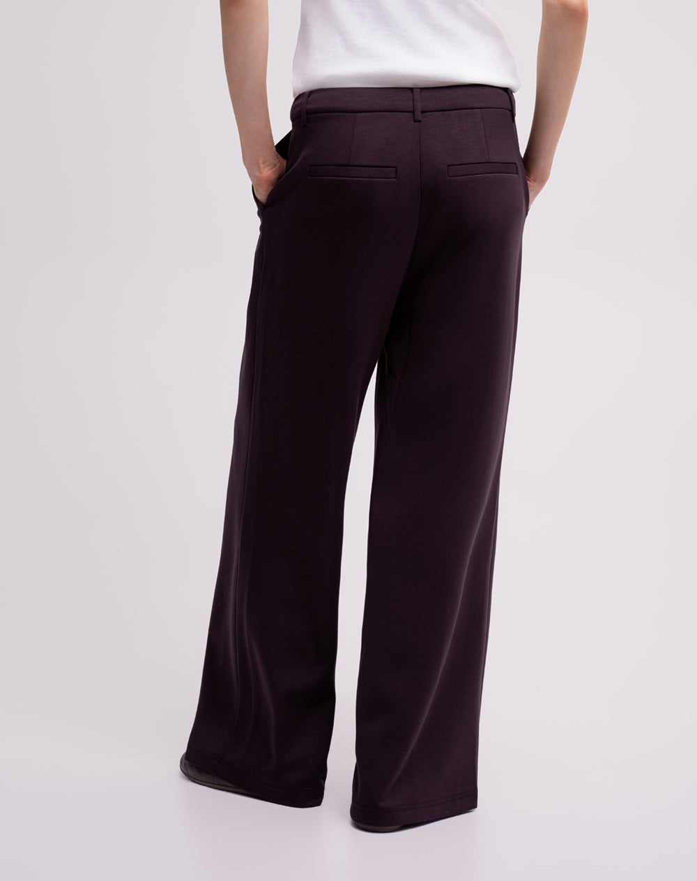 Pantalón relaxed fit tiro medio vinotinto