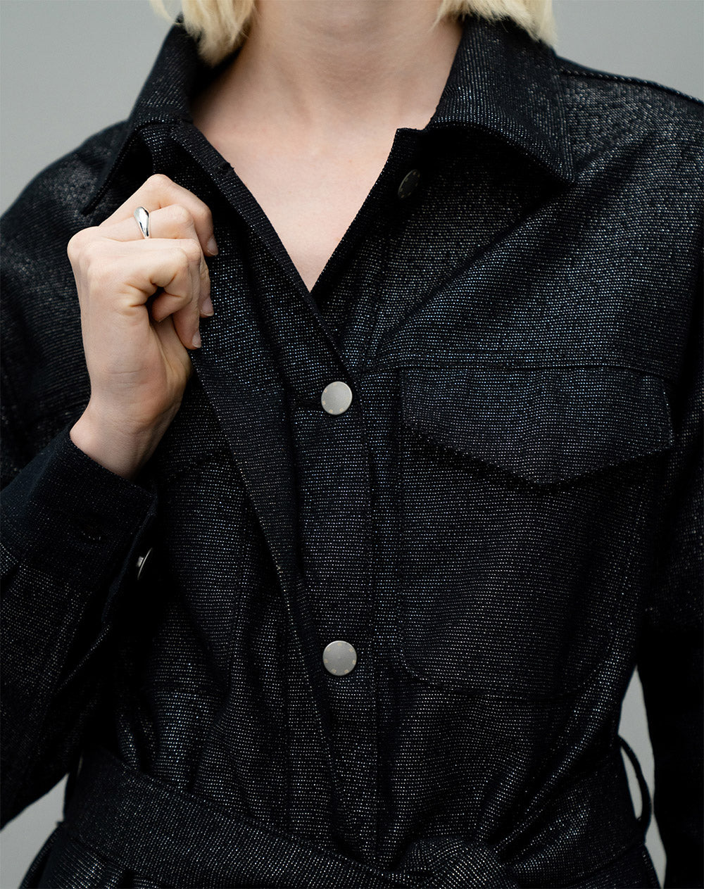 Chaqueta con brillo de denim negro