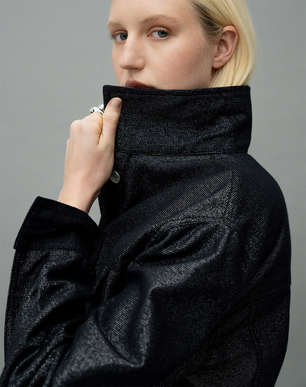 Chaqueta con brillo de denim negro
