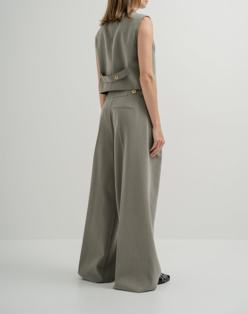 Pantalón silueta flare tiro alto verde