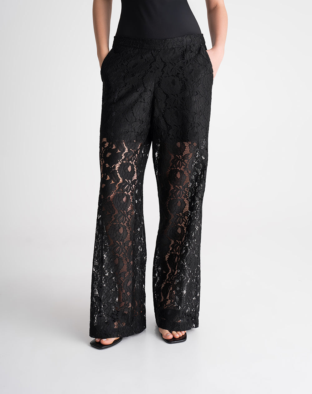 Pantalón tiro alto encaje negro mujer