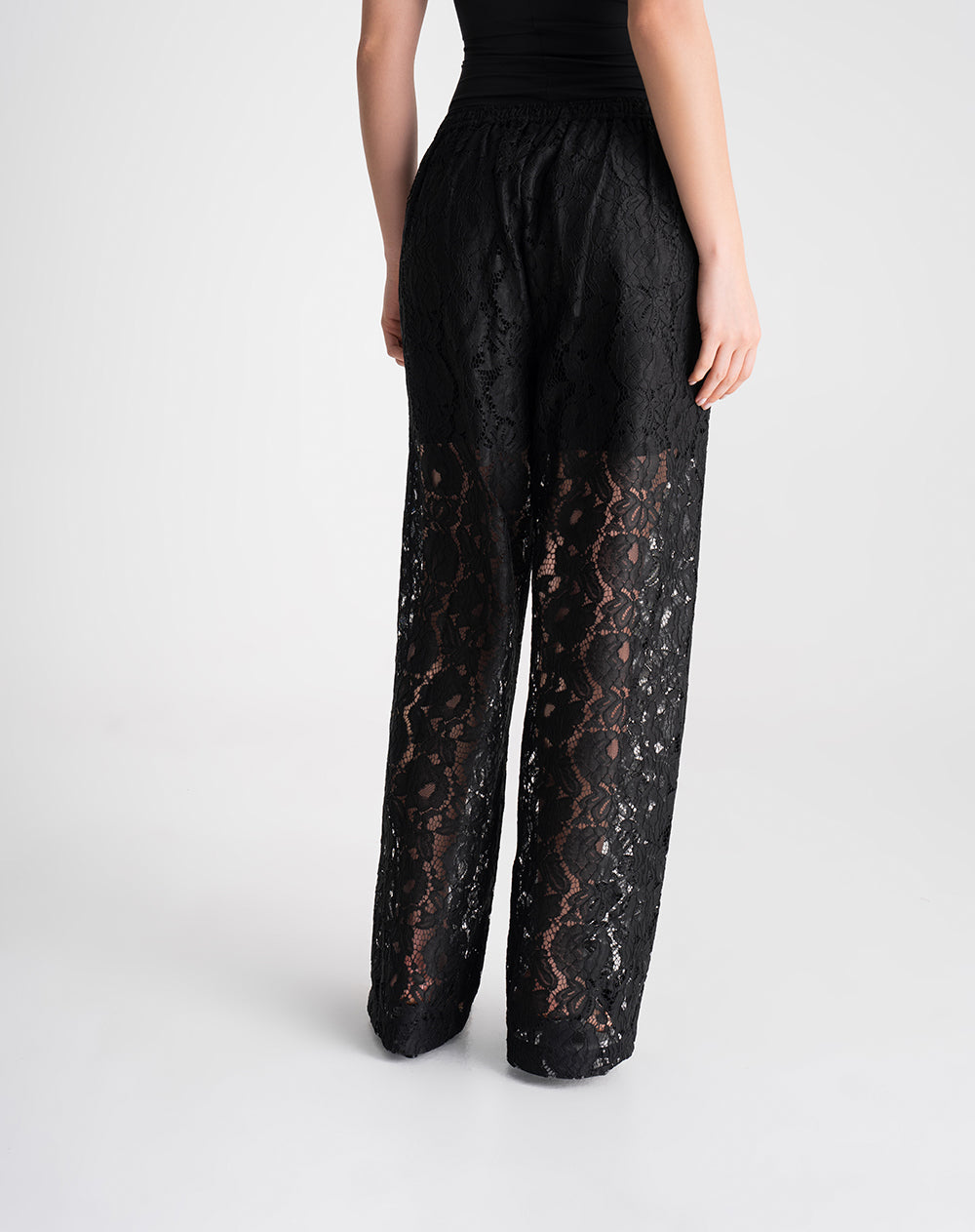 Pantalón tiro alto encaje negro mujer