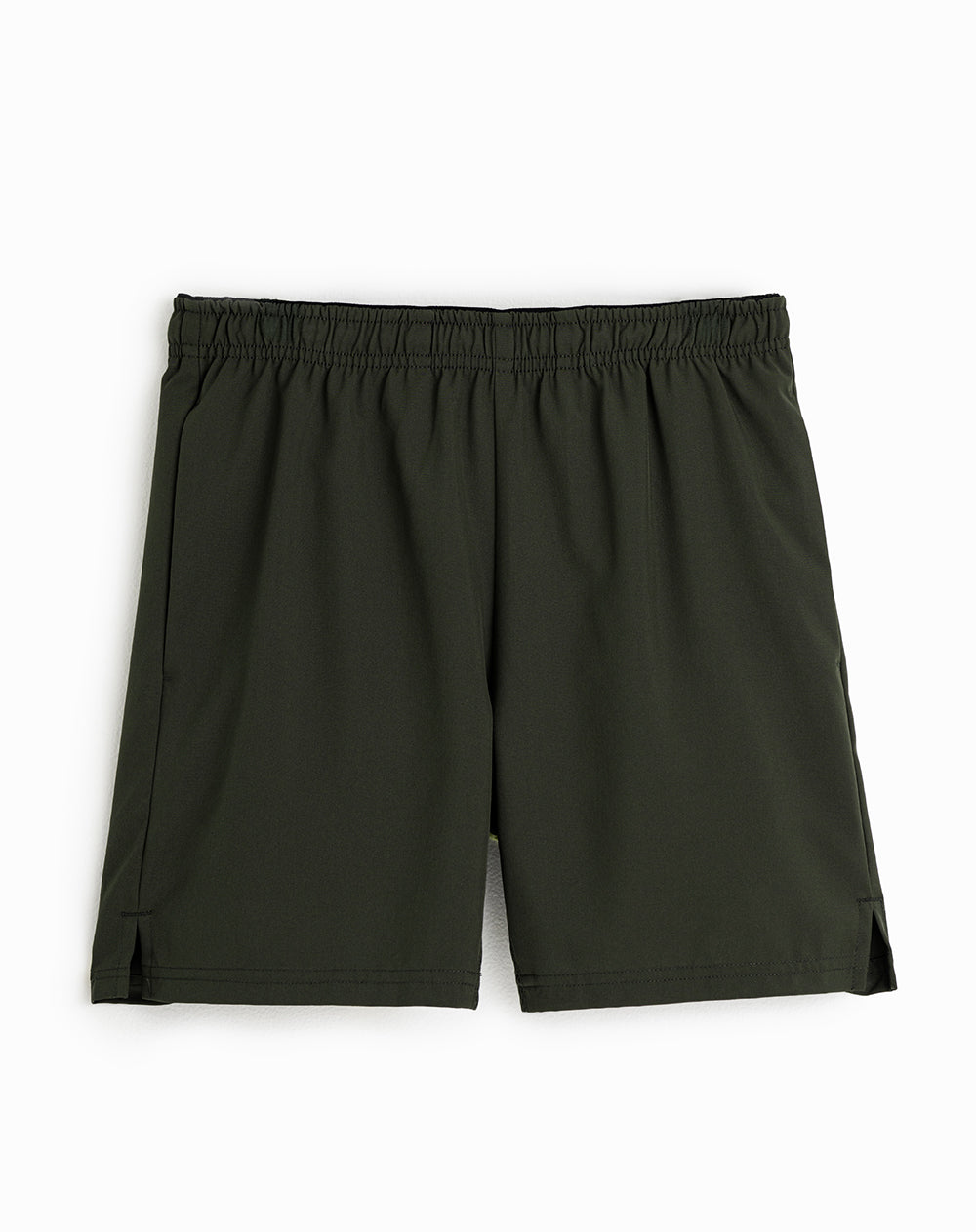 Pantaloneta deportiva con malla interna verde militar hombre