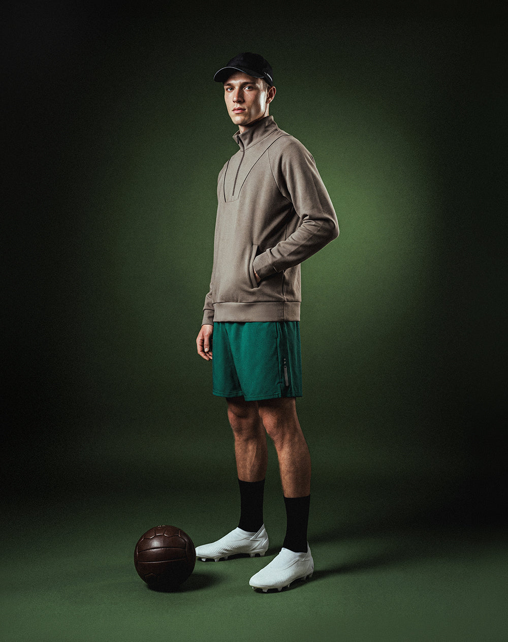 Pantaloneta deportiva malla interna verde hombre
