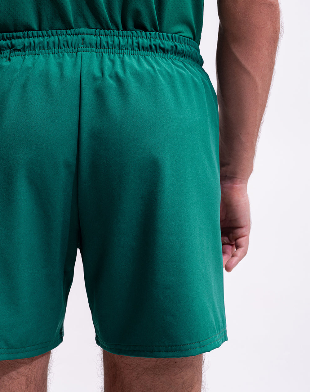 Pantaloneta deportiva malla interna verde hombre