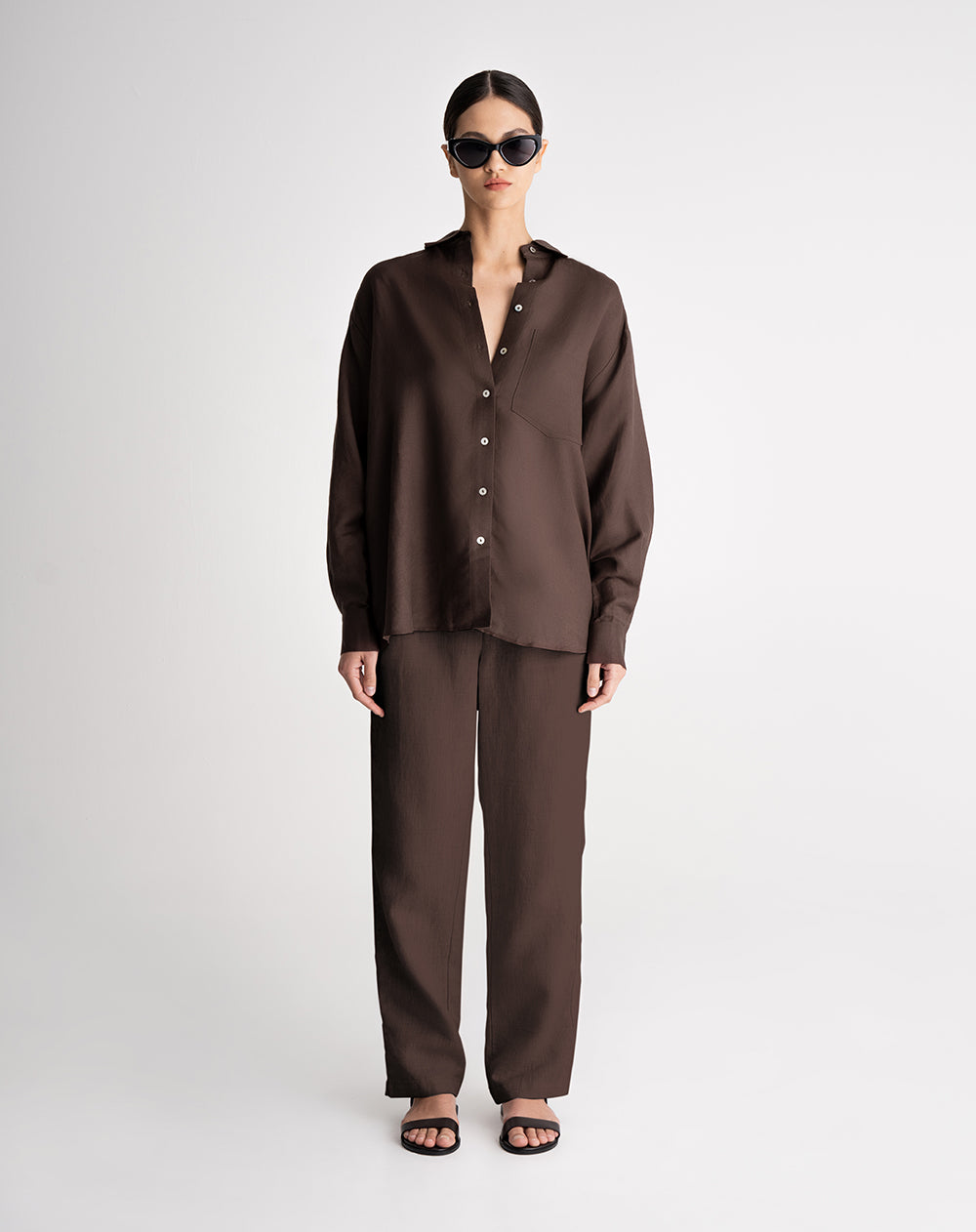 Camisa oversized fit manga larga cafe