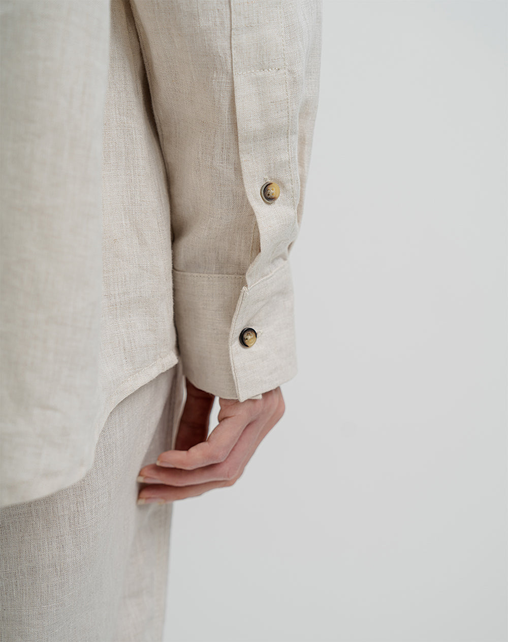 Camisa oversized fit manga larga habana jaspeada
