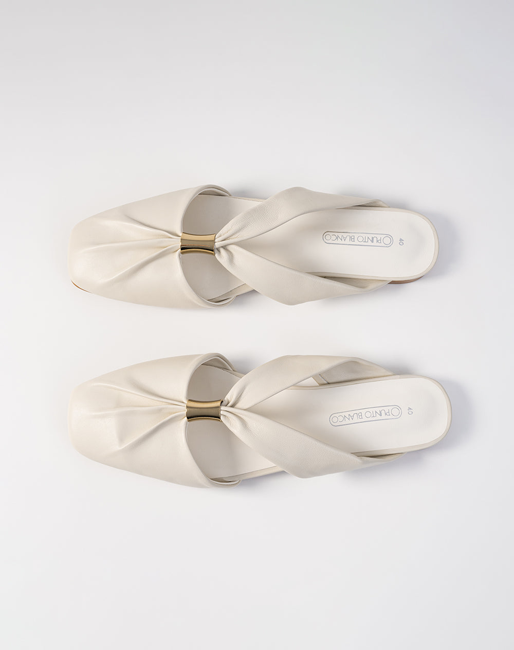 Zapato mule plano crudo mujer