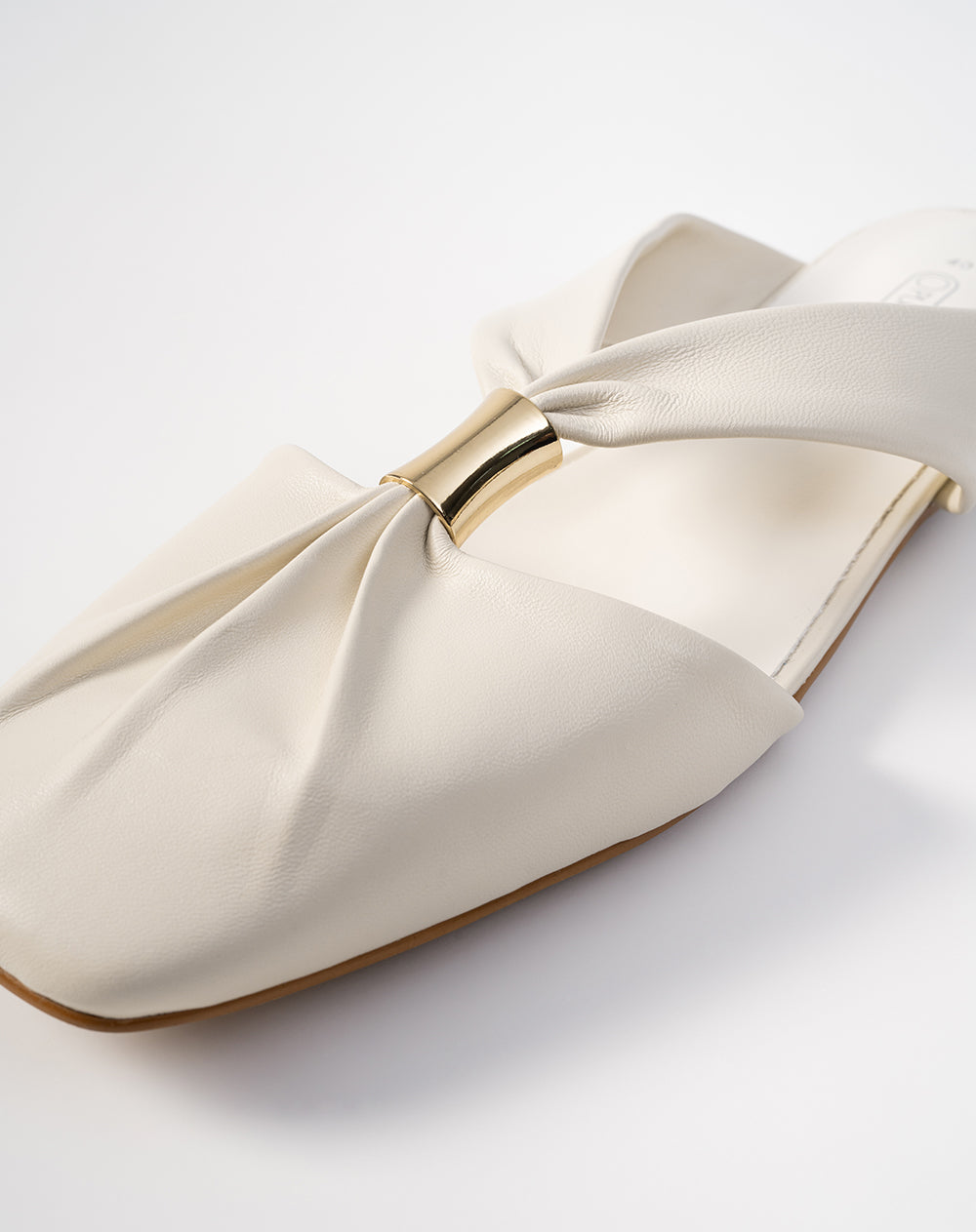 Zapato mule plano crudo mujer