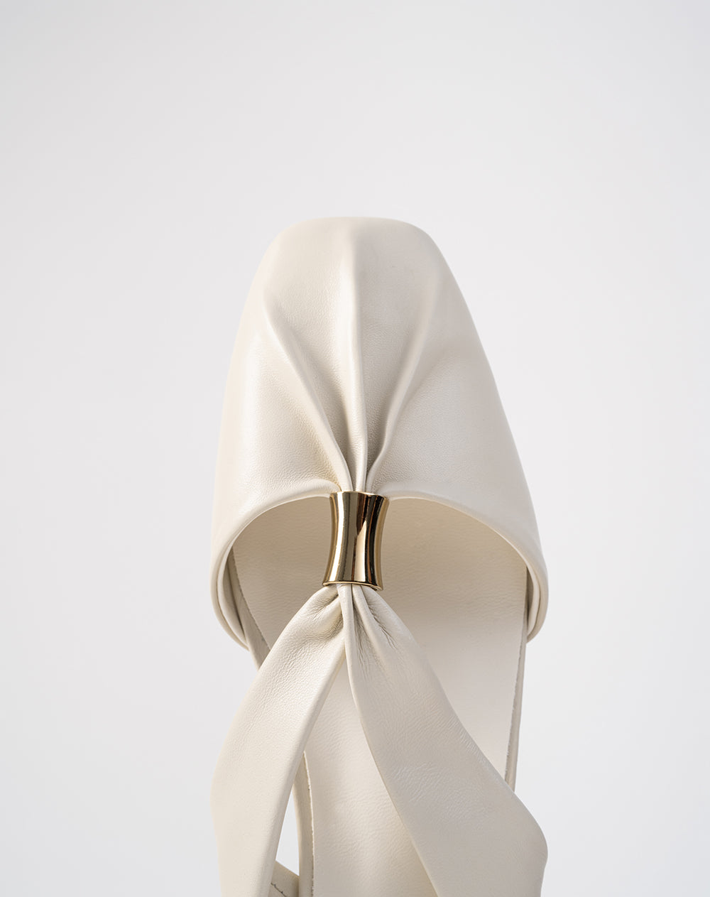 Zapato mule plano crudo mujer