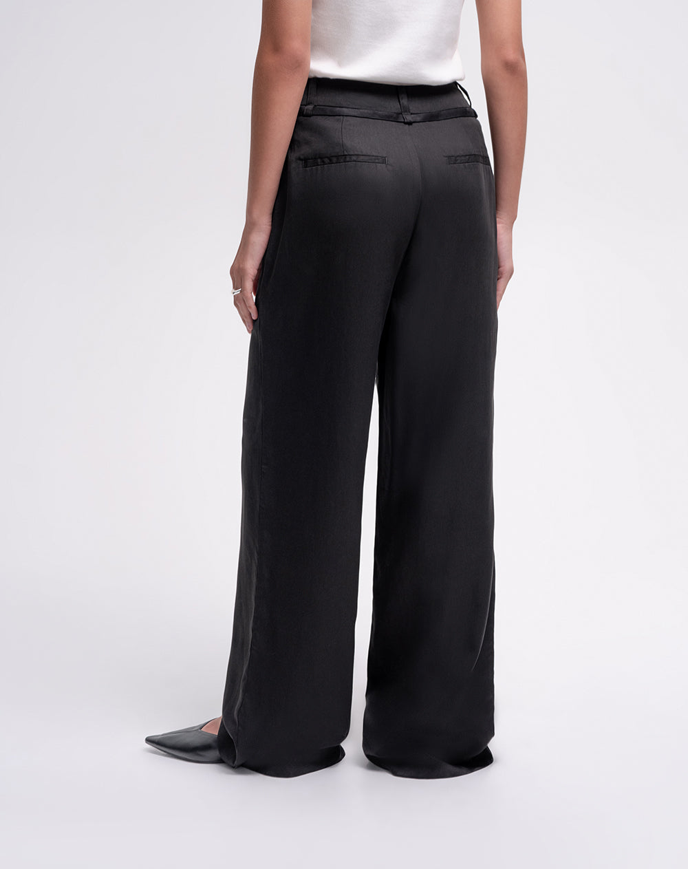 Pantalón straight fit tiro alto negro