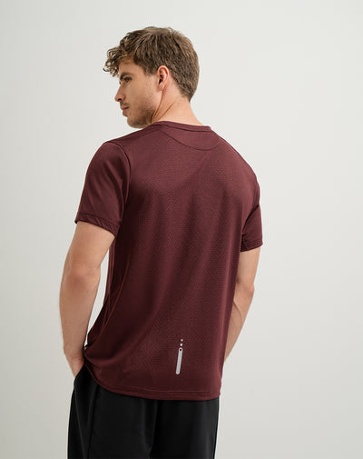 Camiseta deportiva hombre control humedad vinotinto