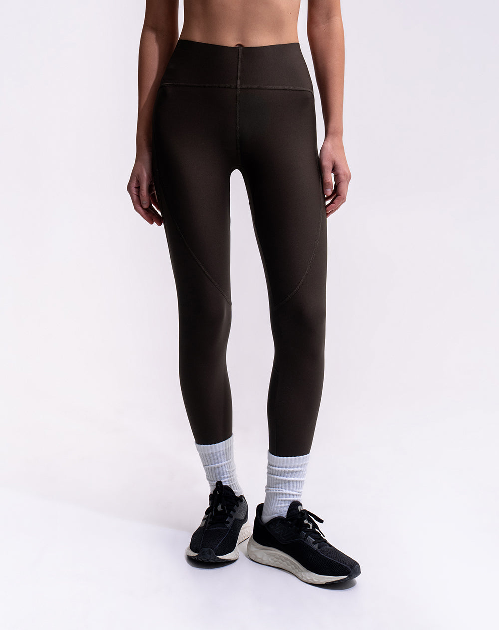 Legging deportivo control abdomen café mujer