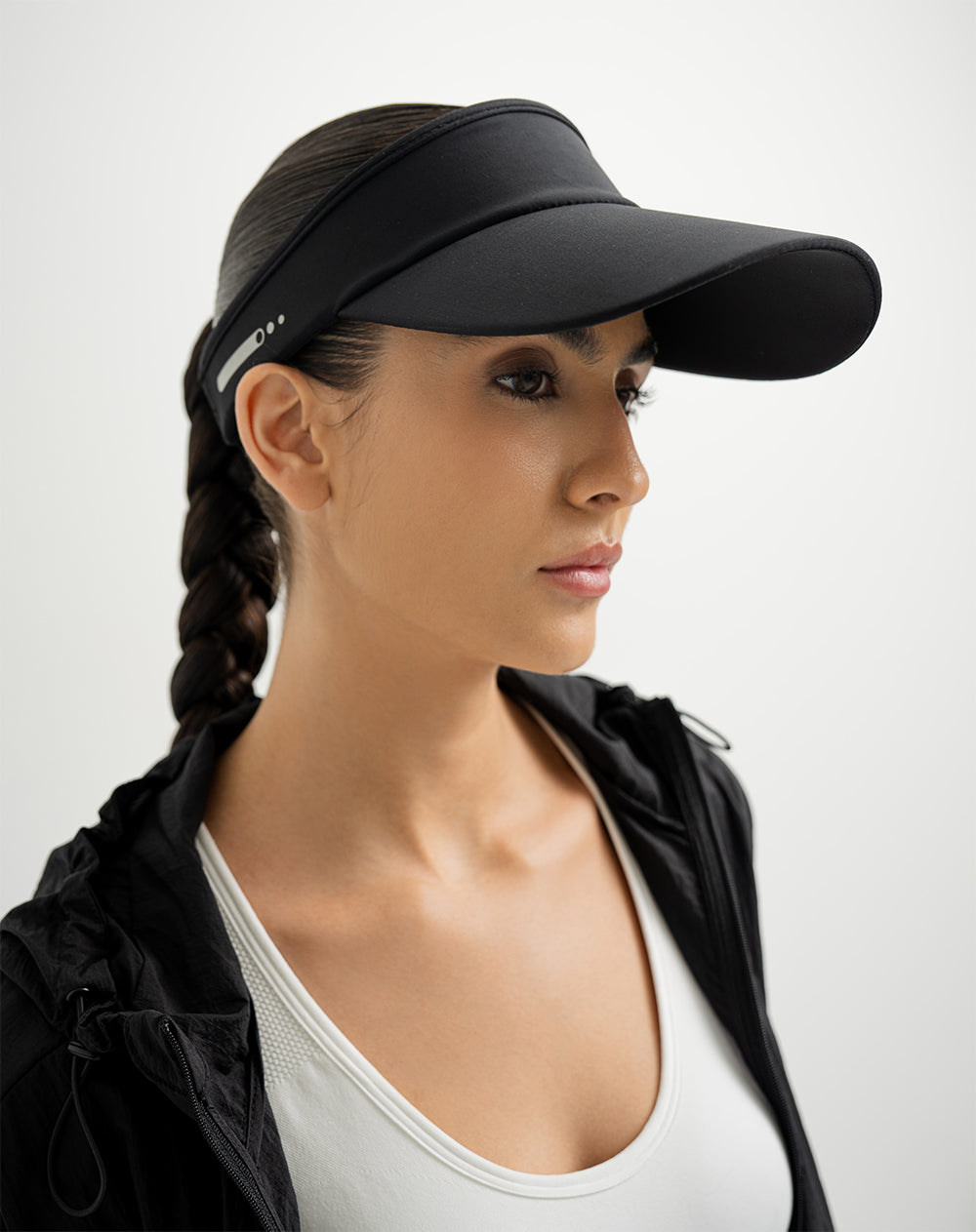 Visera con correa ajustable negra