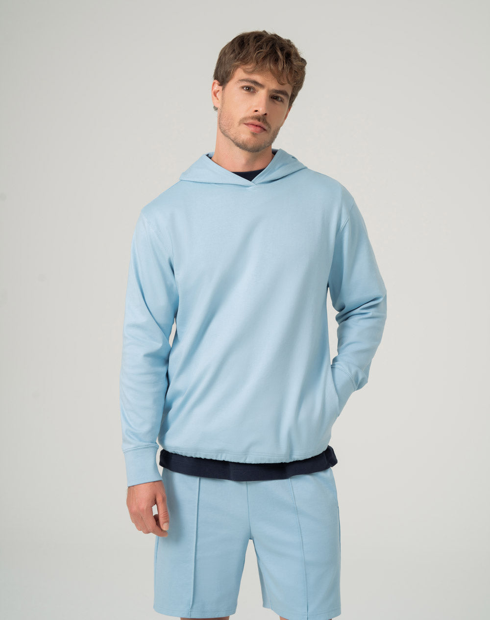 Buzo en algodón sostenible con capucha azul claro para hombre