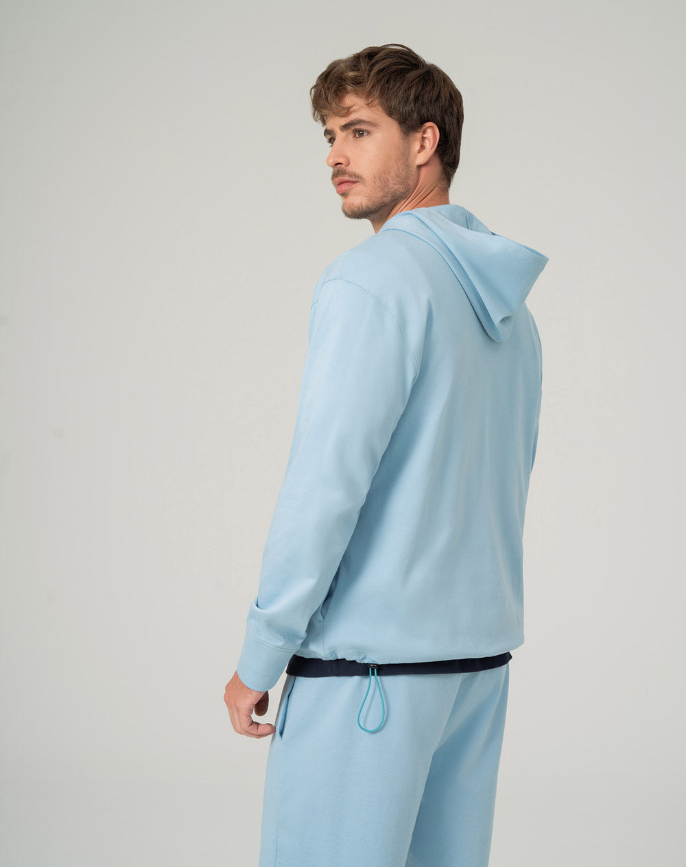Buzo en algodón sostenible con capucha azul claro para hombre