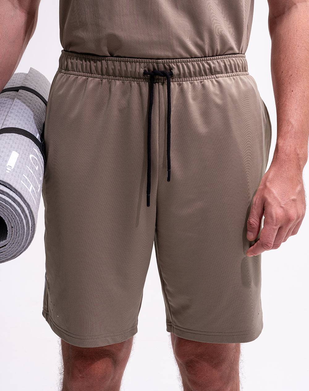 Pantaloneta deportiva antibacterial café hombre