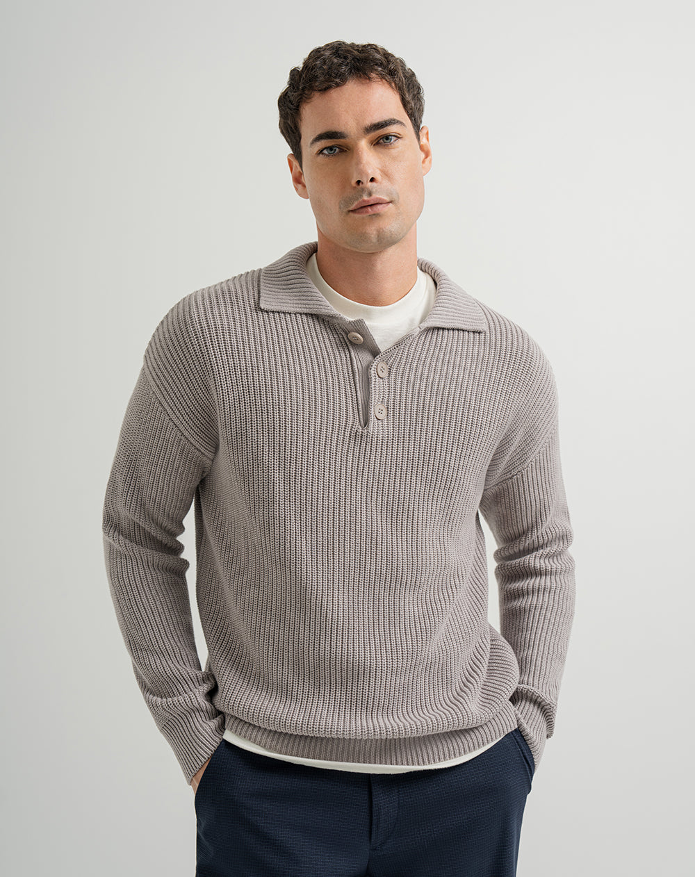 Buzo regular fit gris claro