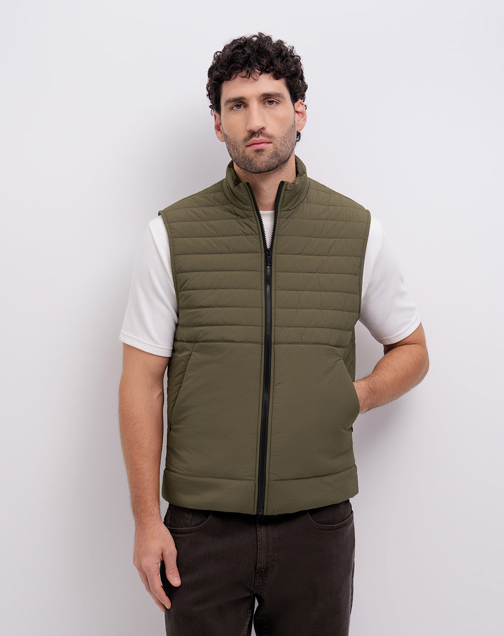 Chaleco confort regular sin capucha café hombre