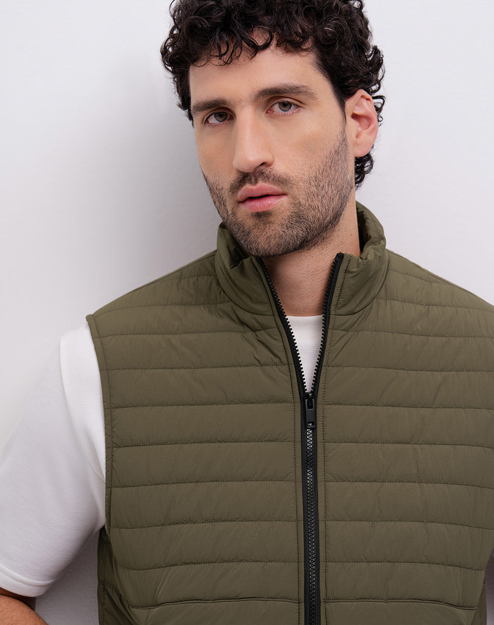 Chaleco confort regular sin capucha café hombre
