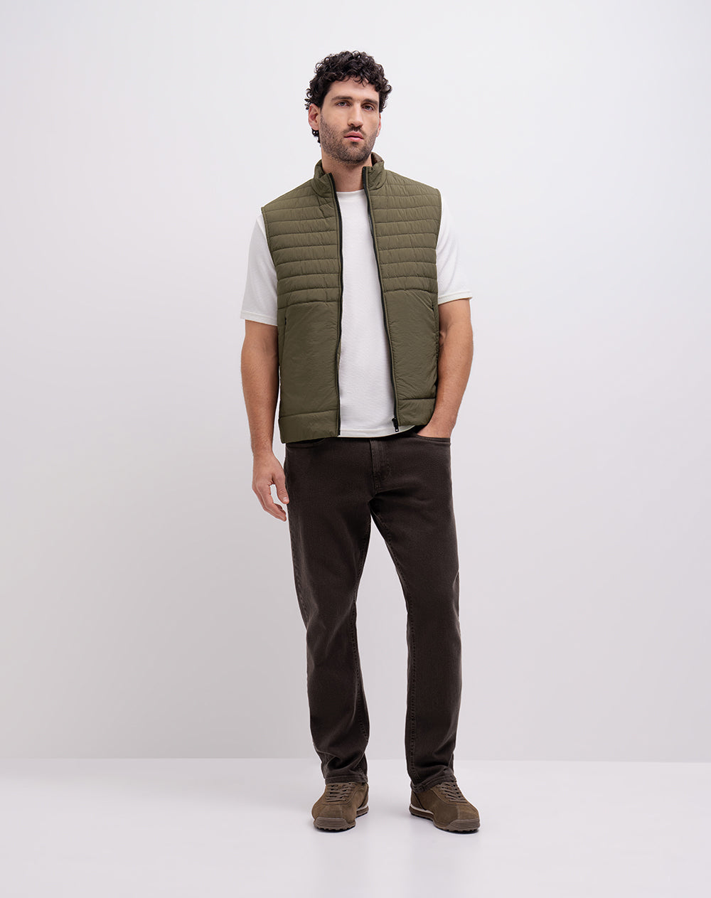 Chaleco confort regular sin capucha café hombre