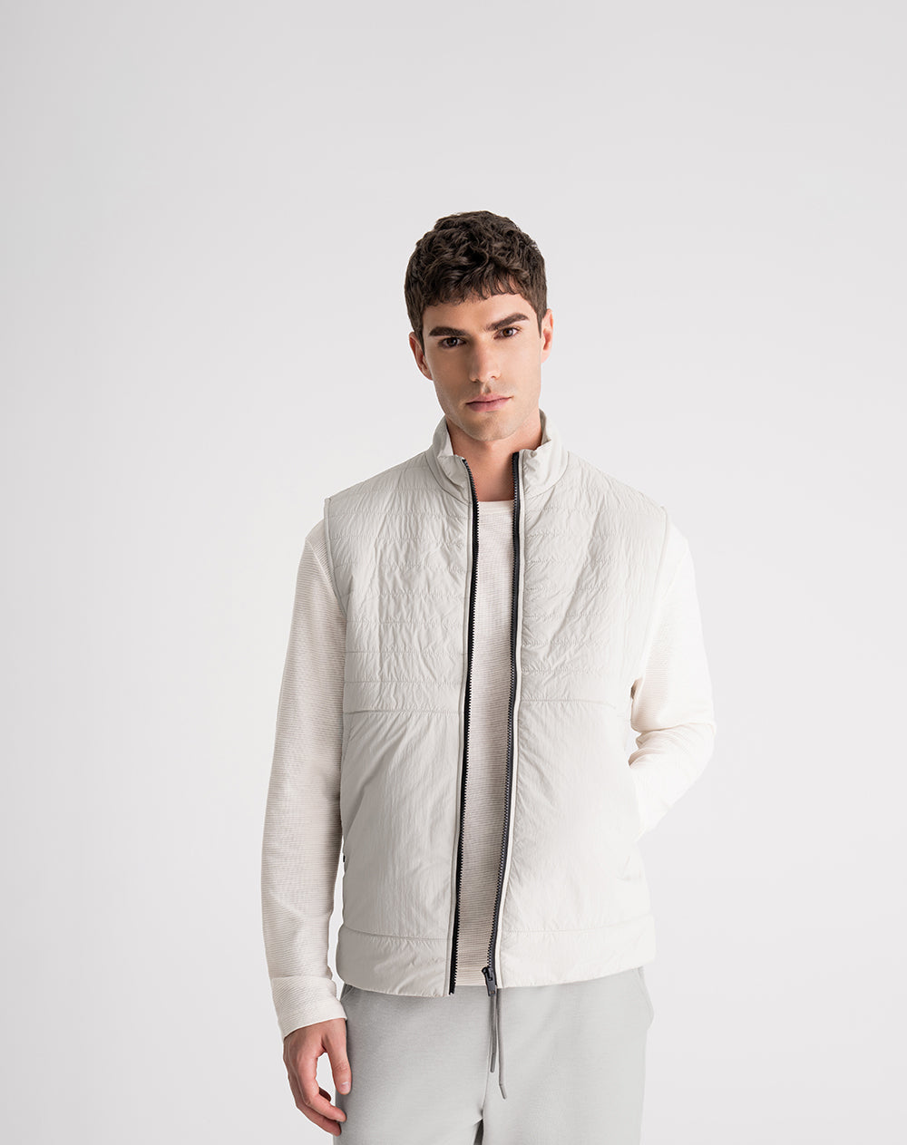 Chaleco regular fit sin capucha gris claro