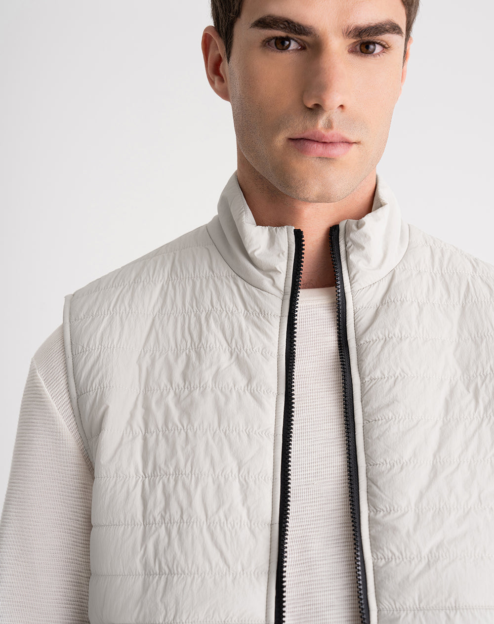 Chaleco regular fit sin capucha gris hombre