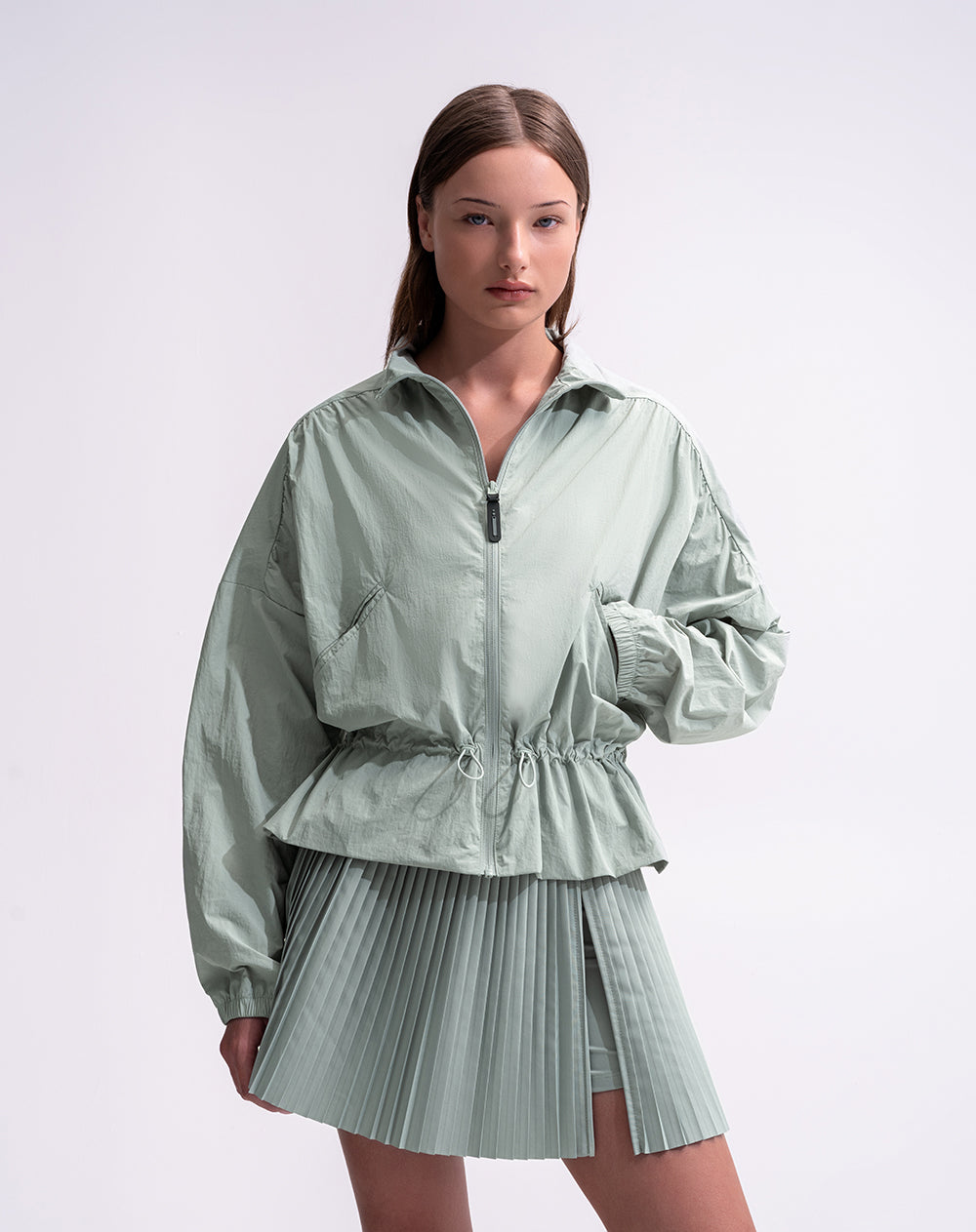 Chaqueta rompevientos regular verde mujer