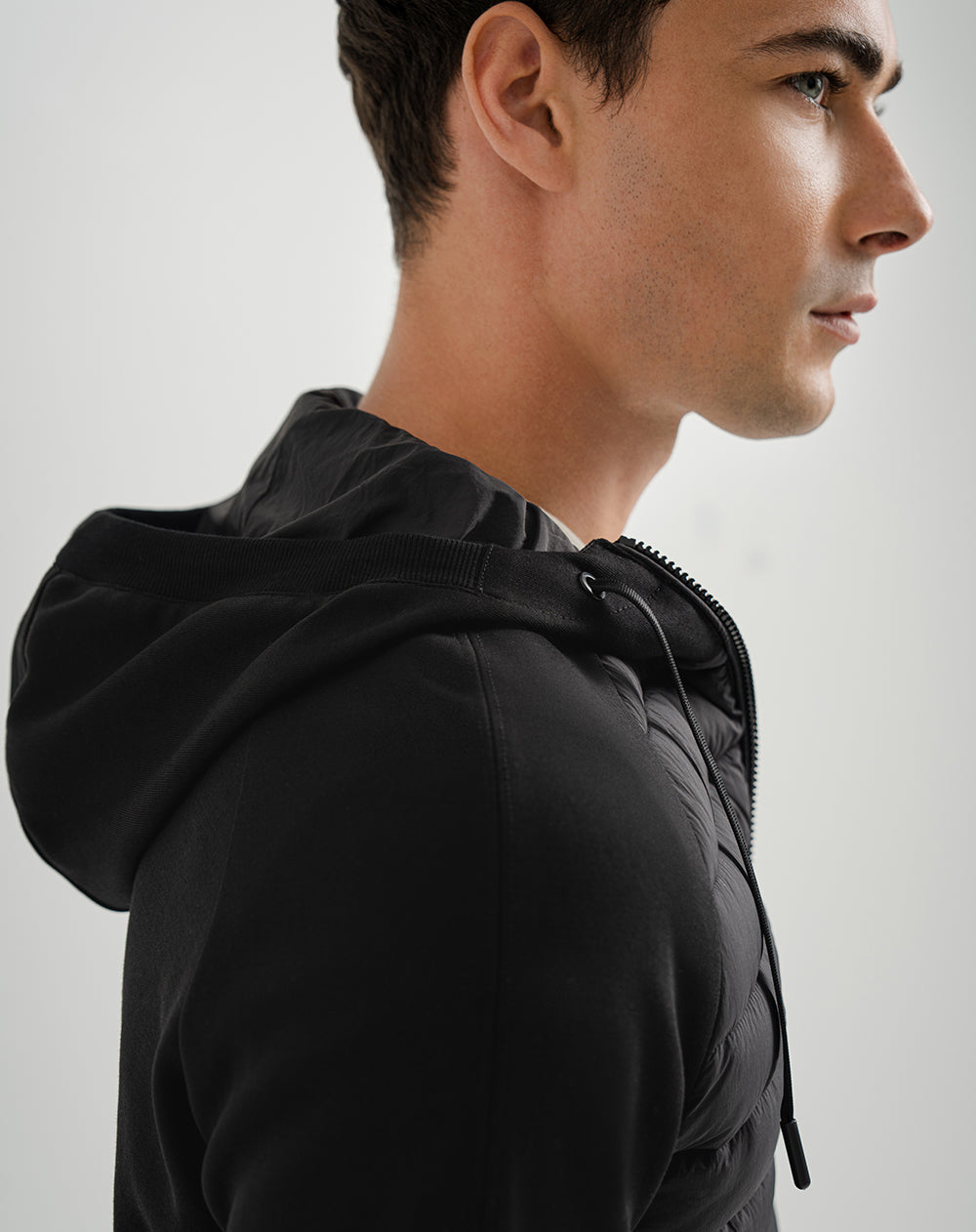 Chaqueta en algodón sostenible con capucha negro para hombre