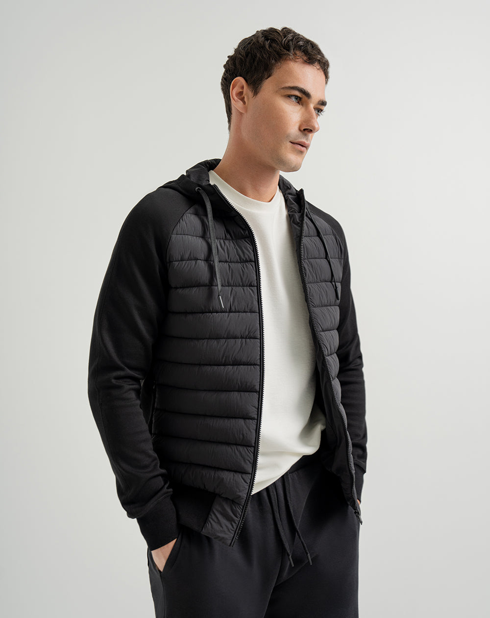 Chaqueta en algodón sostenible con capucha negro para hombre