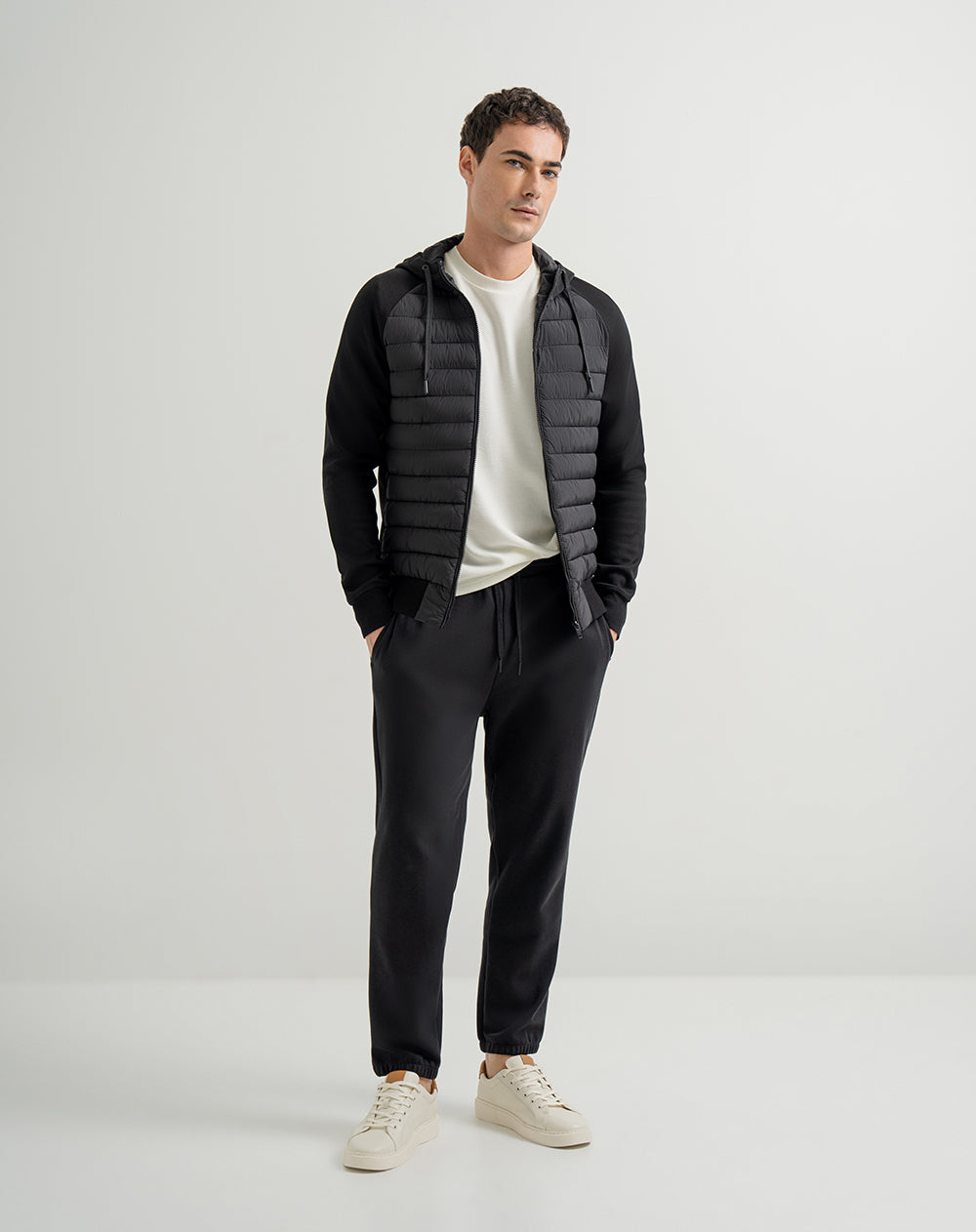 Chaqueta en algodón sostenible con capucha negro para hombre