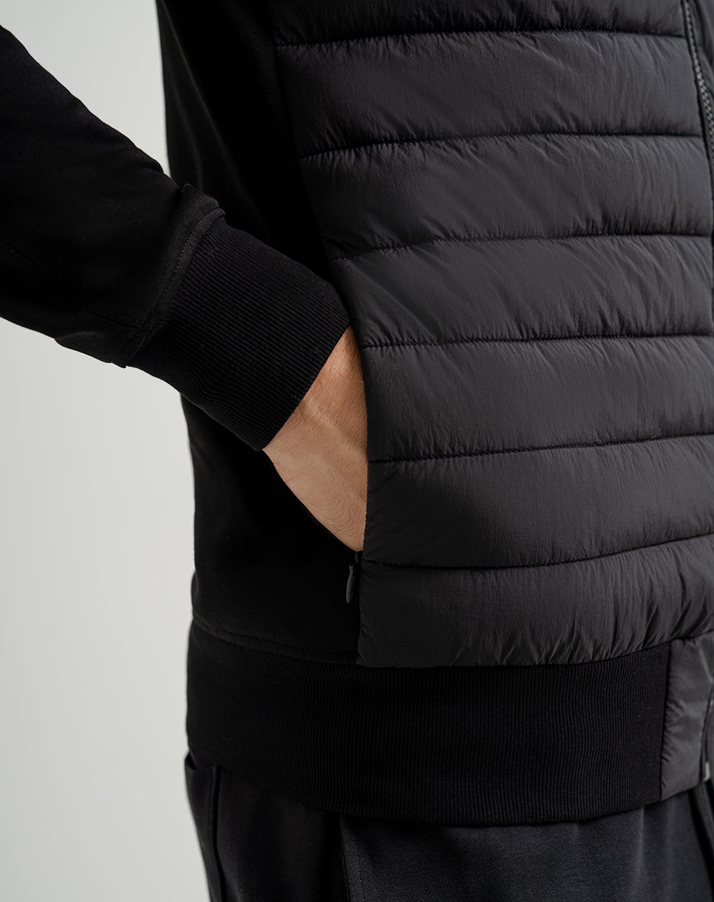 Chaqueta en algodón sostenible con capucha negro para hombre