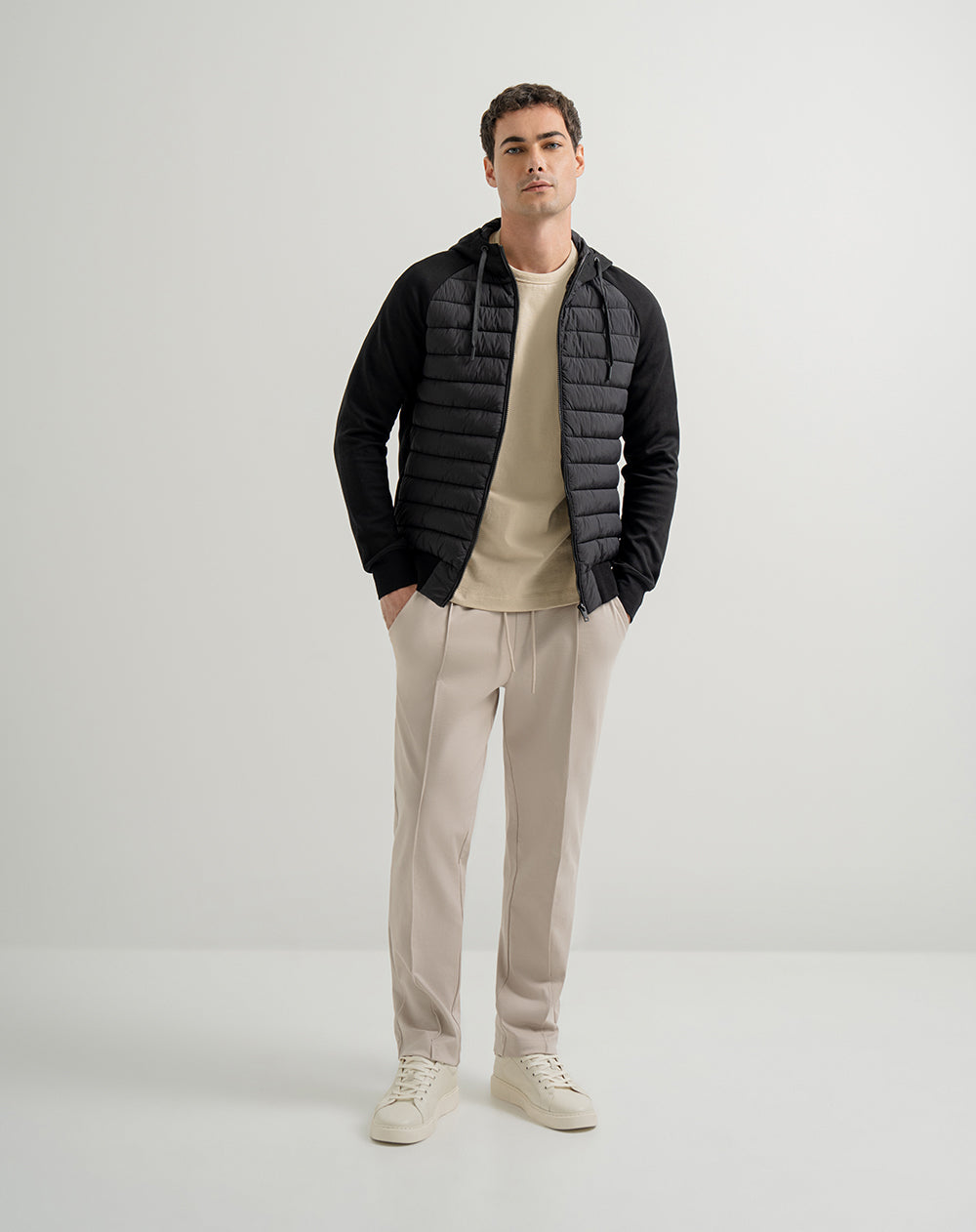 Chaqueta en algodón sostenible con capucha negro para hombre