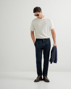 Pantalón chino semi ajustado denim pliegues delanteros indigo oscuro hombre