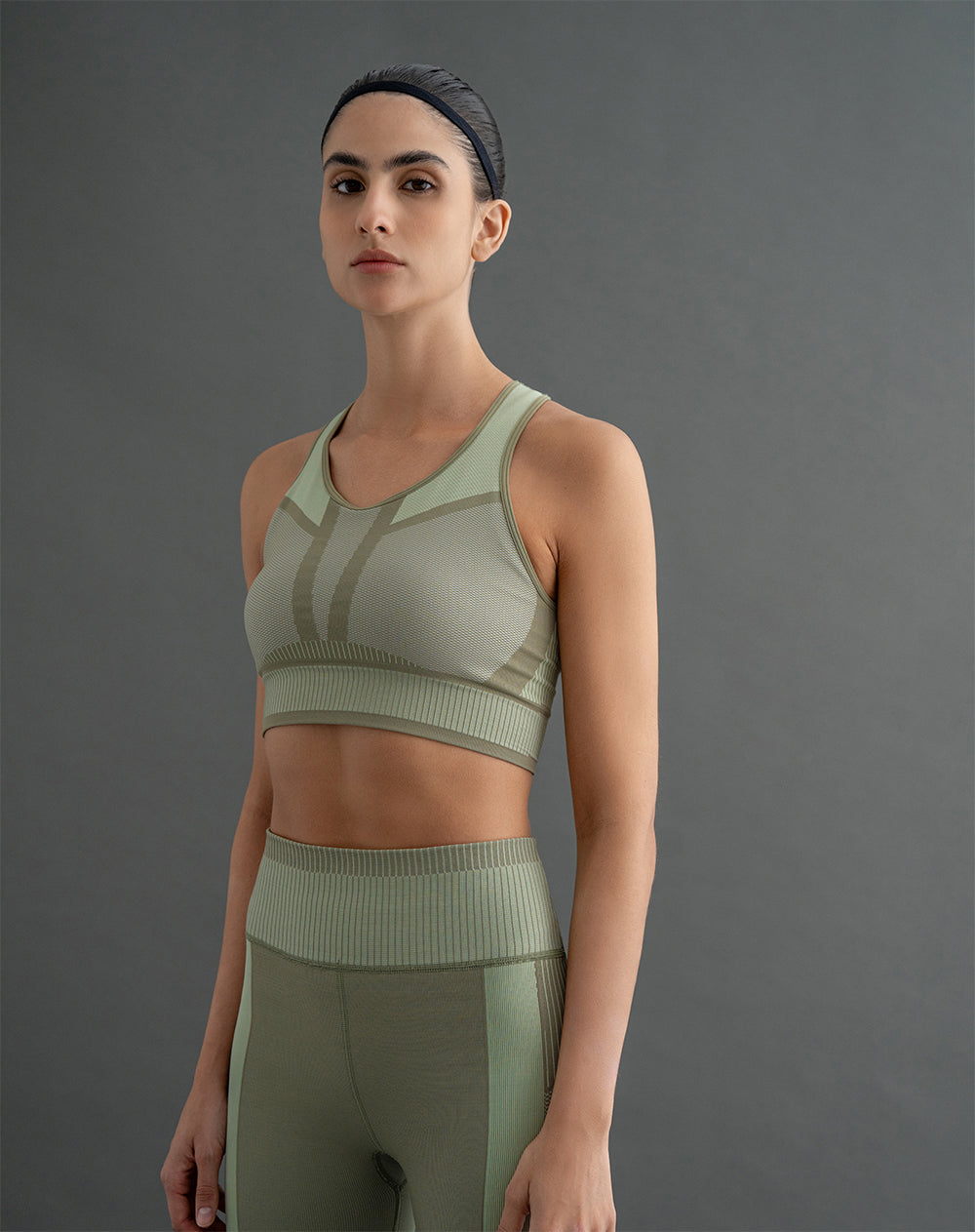 Top deportivo soporte medio seamless sin costura verde