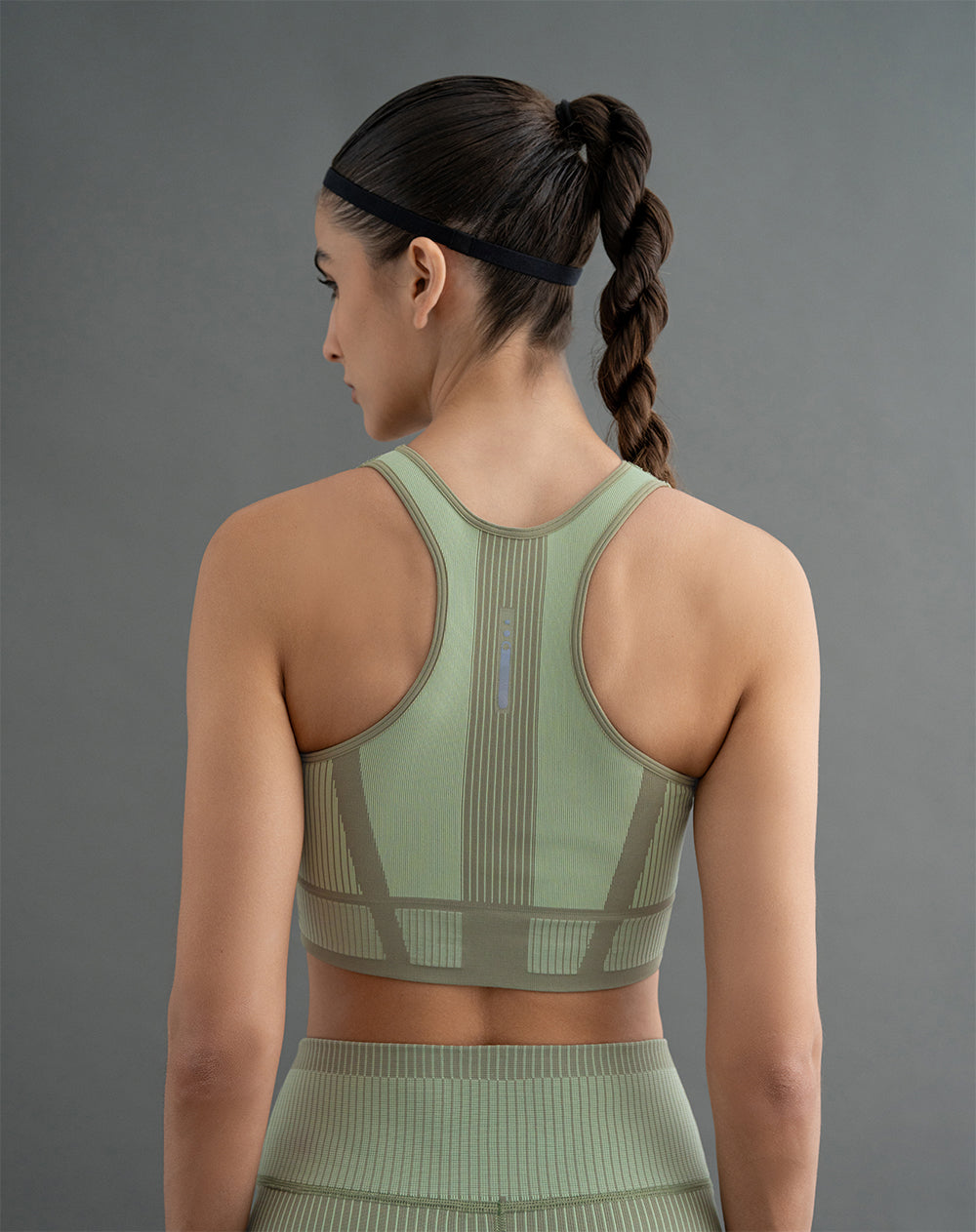Top deportivo soporte medio seamless sin costura verde